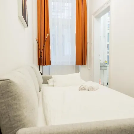 D52 - New In Downtown * Budapest