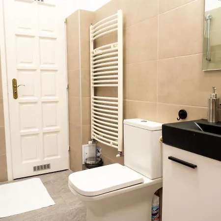 Apartment D52 - New In Downtown