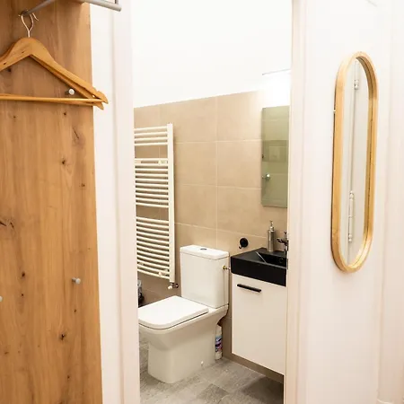 D52 - New In Downtown * Будапешт