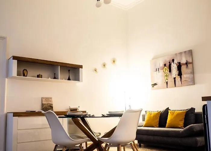 D52 - New In Downtown * Budapesta